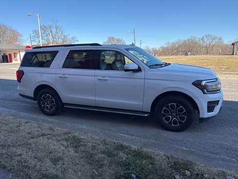 Used 2023 Ford Expedition Max XLT image 7