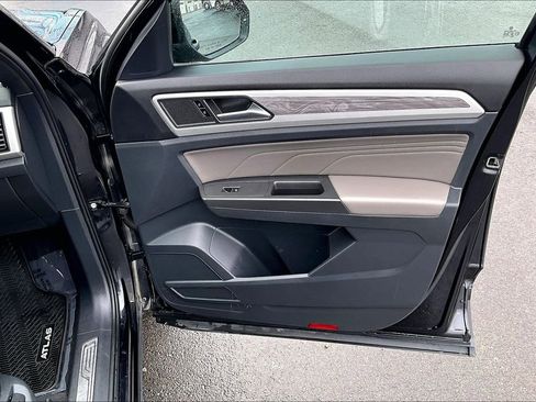 Used 2022 Volkswagen Atlas Cross Sport SE image 24