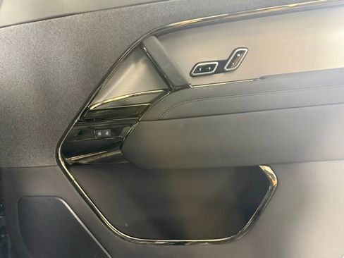 Certified 2025 Land Rover Range Rover Sport SE image 31