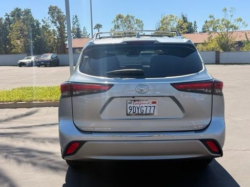Used 2022 Toyota Highlander Platinum FWD image 8