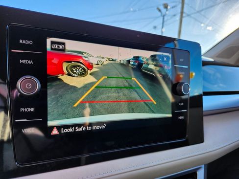 New 2026 Volkswagen Taos SE image 15