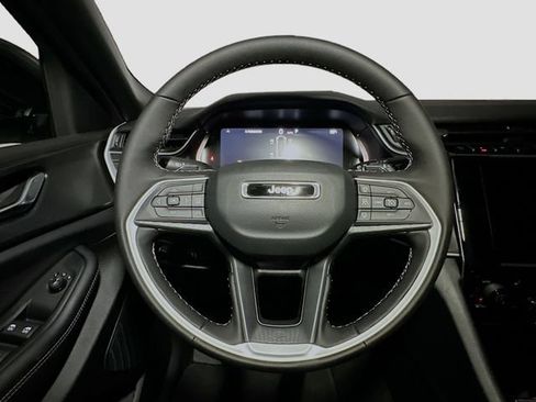 New 2025 Jeep Grand Cherokee L Altitude image 7