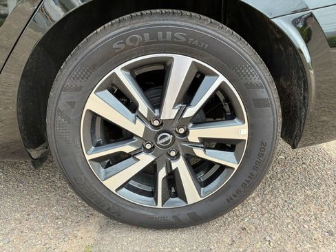 Used 2025 Nissan Versa SV FWD image 28