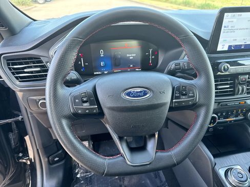 Used 2025 Ford Escape ST-Line AWD/4WD image 14