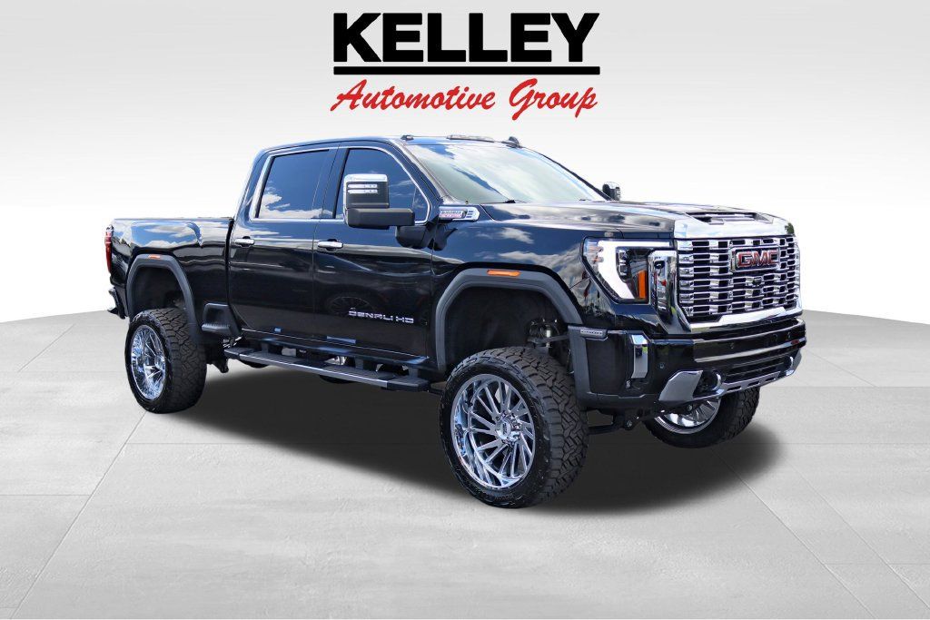 Used 2025 GMC Sierra 2500 Denali w/ Denali Reserve Package AWD/4WD image 1