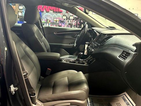 Used 2014 Chevrolet Impala LT w/ Convenience Package image 18