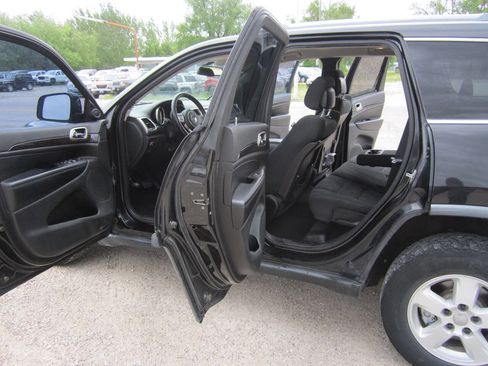 Used 2012 Jeep Grand Cherokee Laredo w/ Laredo E Group image 10