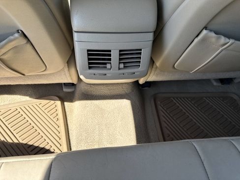 Used 2010 Toyota Avalon XLS image 24