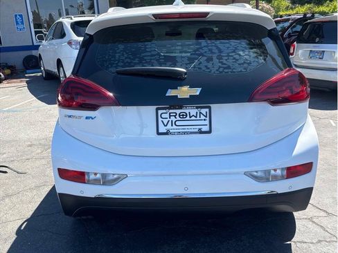 Used 2018 Chevrolet Bolt Premier w/ Infotainment Package FWD image 6