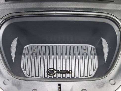 Used 2022 Tesla Model Y Long Range image 40