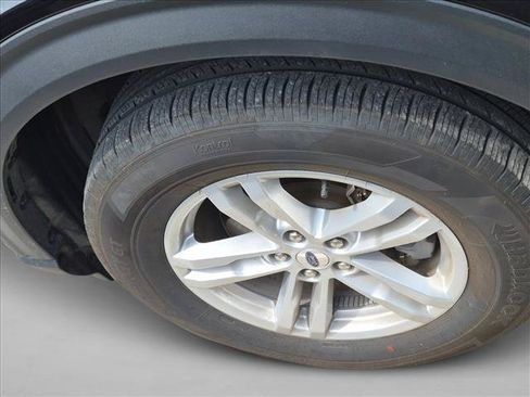 Used 2023 Ford Explorer XLT AWD/4WD image 10