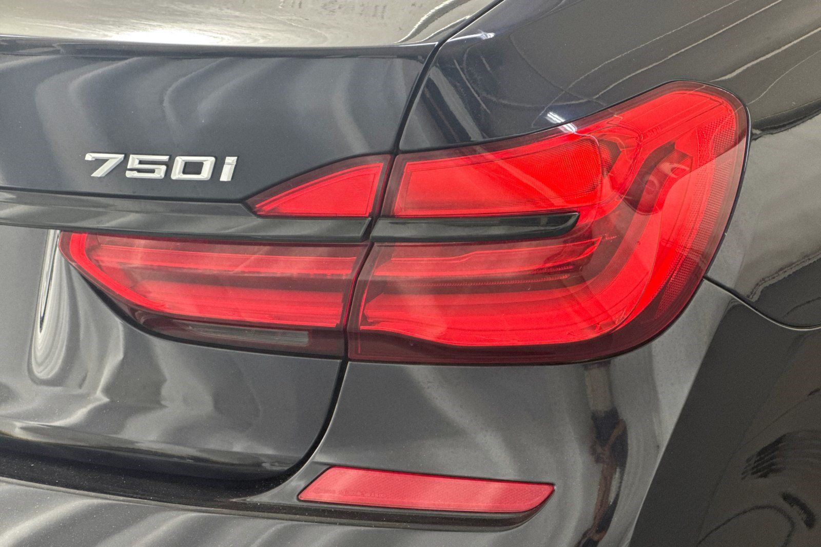 Used 2019 BMW 750i w/ Executive Package RWD image 29