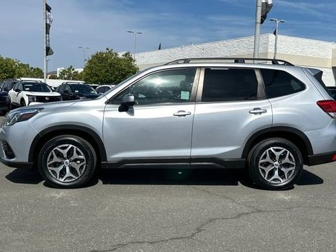 Used 2023 Subaru Forester Premium AWD/4WD image 4