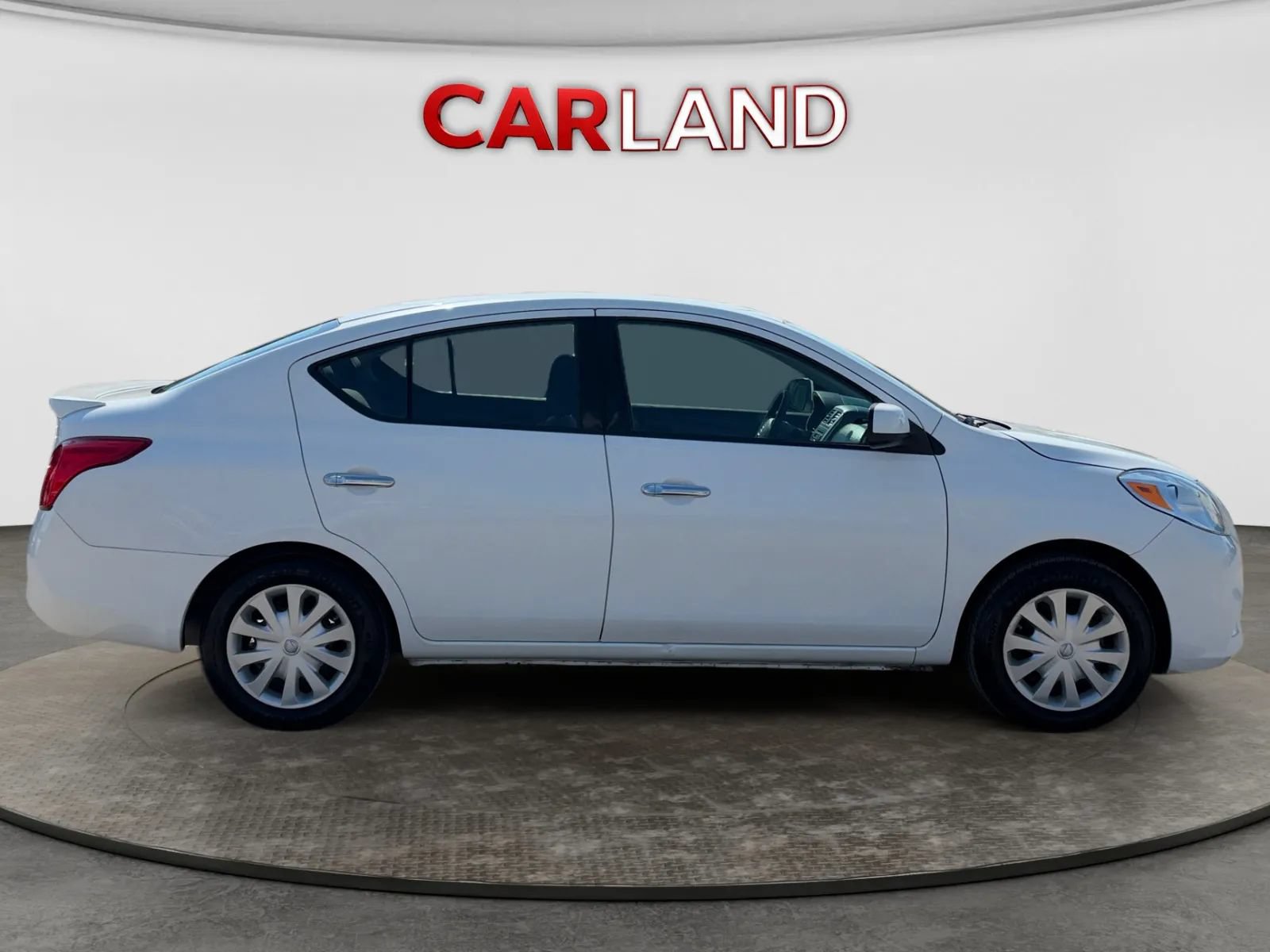 Used 2014 Nissan Versa SV FWD image 7