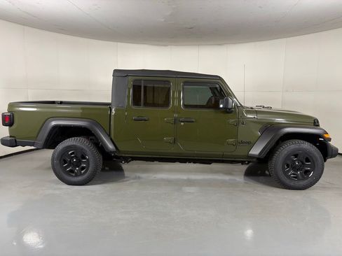 Used 2022 Jeep Gladiator Sport AWD/4WD image 9