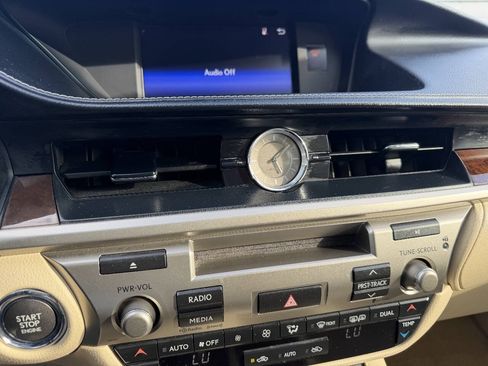 Used 2015 Lexus ES 350 w/ Premium Package FWD image 19