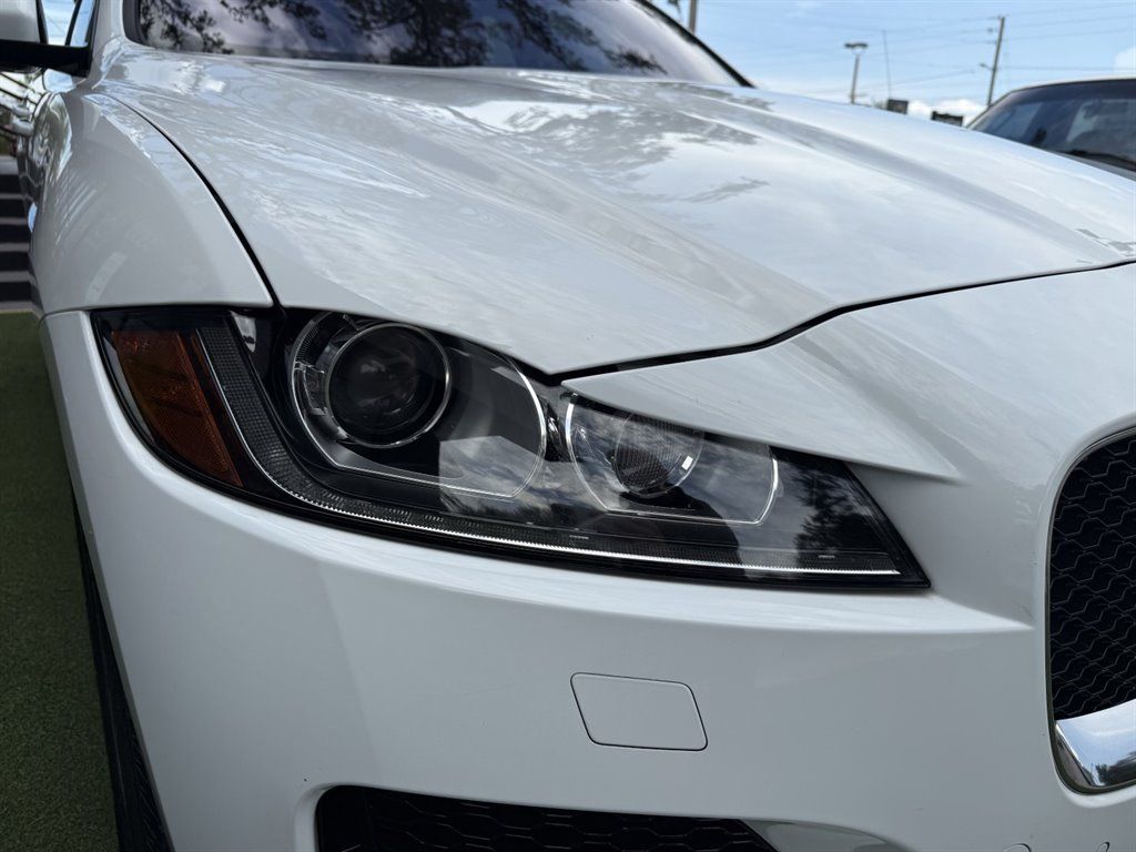 Used 2018 Jaguar F-PACE Premium AWD/4WD image 9