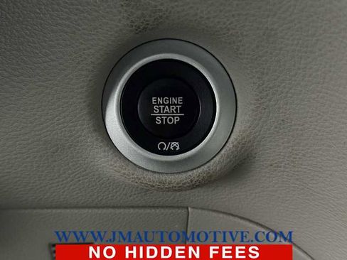 Used 2023 Chrysler Pacifica Limited image 44