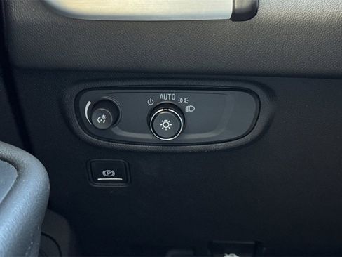 Used 2023 GMC Terrain SLE w/ Driver Convenience Package image 37