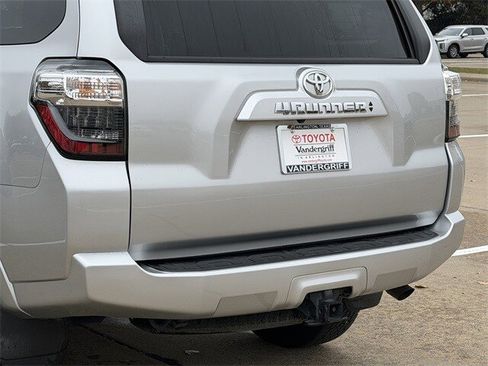 Used 2022 Toyota 4Runner SR5 image 6