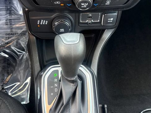 Used 2022 Jeep Renegade Latitude w/ Convenience Group AWD/4WD image 25