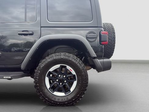Used 2022 Jeep Wrangler Unlimited Rubicon w/ Cold Weather Group AWD/4WD image 22