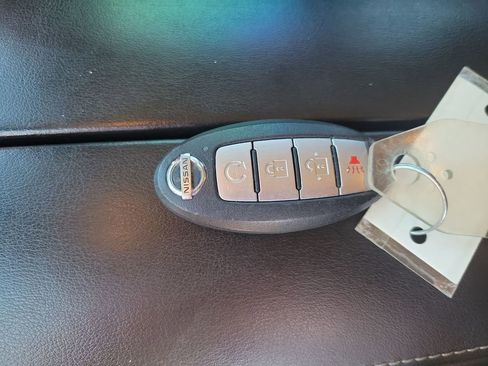 Used 2021 Nissan Rogue SV image 37