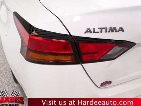 Used 2024 Nissan Altima 2.5 SR FWD image 9