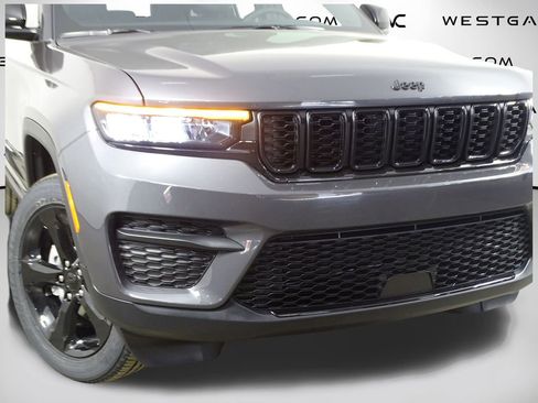 New 2025 Jeep Grand Cherokee Altitude image 45
