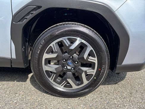 Certified 2025 Subaru Forester Premium AWD/4WD image 27
