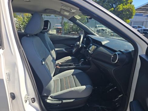 Used 2023 Nissan Kicks SR w/ SR Premium Package FWD image 6