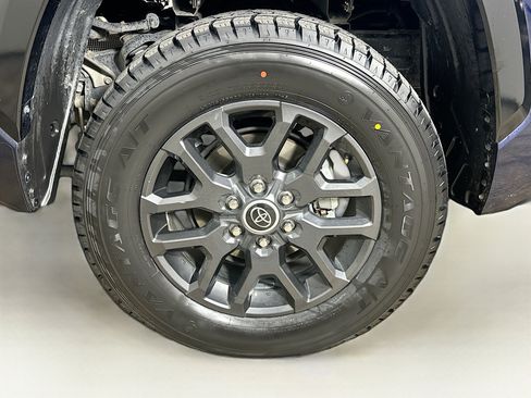 Used 2022 Toyota Tundra Platinum AWD/4WD image 11