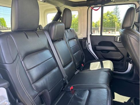 Used 2018 Jeep Wrangler Unlimited Sahara image 22