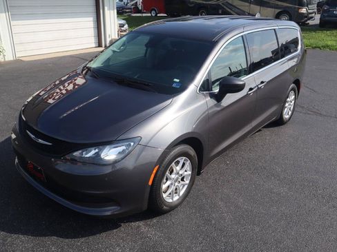Used 2023 Chrysler Voyager LX FWD image 11