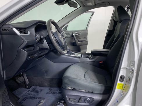 Used 2021 Toyota RAV4 XLE w/ Convenience Package image 11