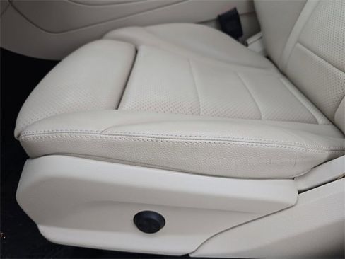 Used 2022 Mercedes-Benz GLC 300 image 32