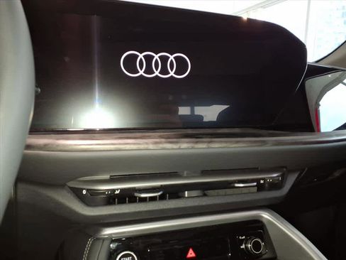 Used 2025 Audi Q5 Premium Plus w/ Premium Plus image 11