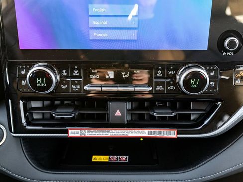 New 2026 Toyota Highlander Platinum image 32