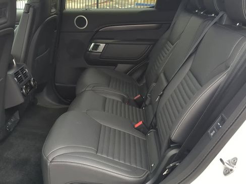 Used 2025 Land Rover Discovery Metropolitan Edition AWD/4WD image 21