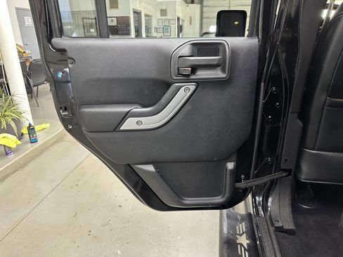 Used 2015 Jeep Wrangler Unlimited Sahara w/ Connectivity Group image 12