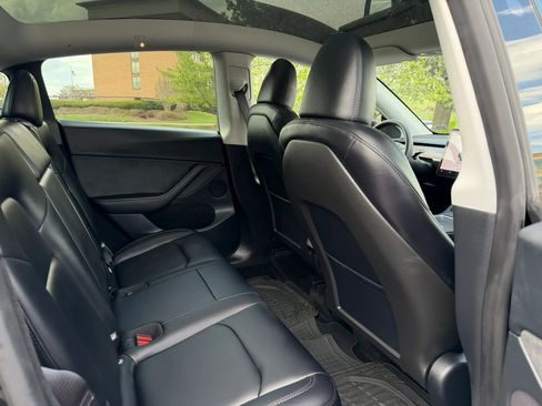 Used 2025 Tesla Model Y Long Range RWD image 10