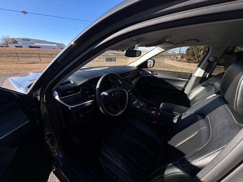 Used 2023 Jeep Grand Cherokee L Limited image 12