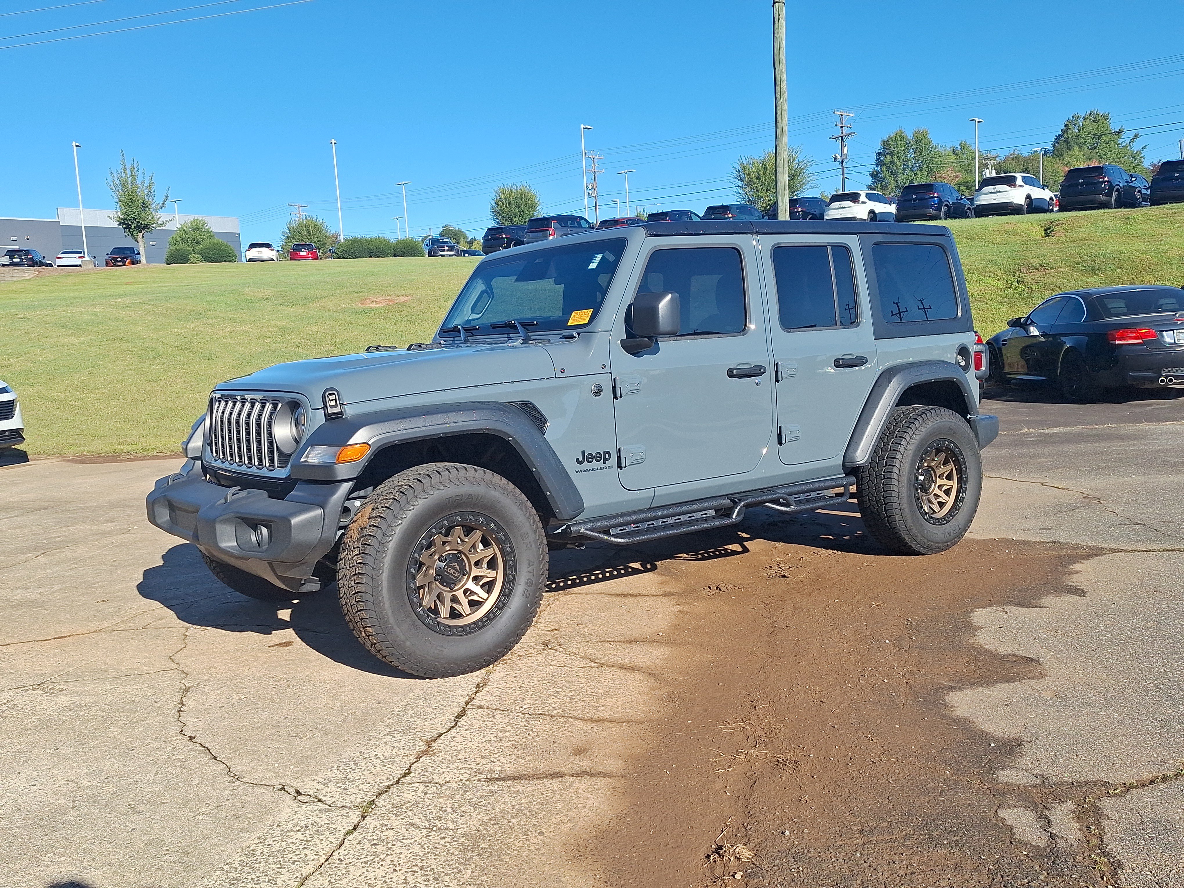 Used 2025 Jeep Wrangler Unlimited Sport AWD/4WD image 1