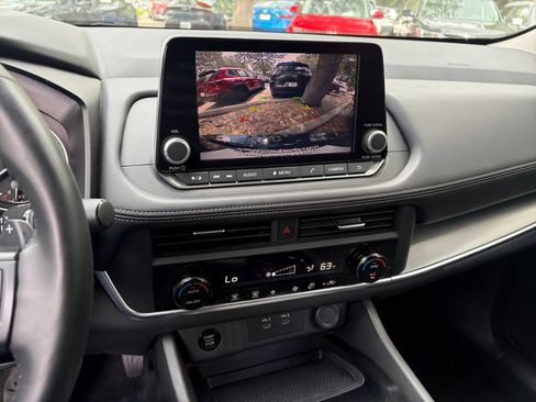 Used 2025 Nissan Rogue SV FWD image 17