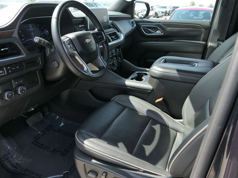 Used 2024 Chevrolet Suburban Premier RWD image 11