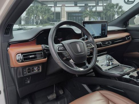 Used 2022 Lincoln Nautilus Reserve FWD image 12
