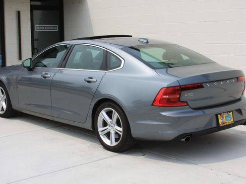 Used 2018 Volvo S90 T5 Momentum w/ Convenience Package image 27