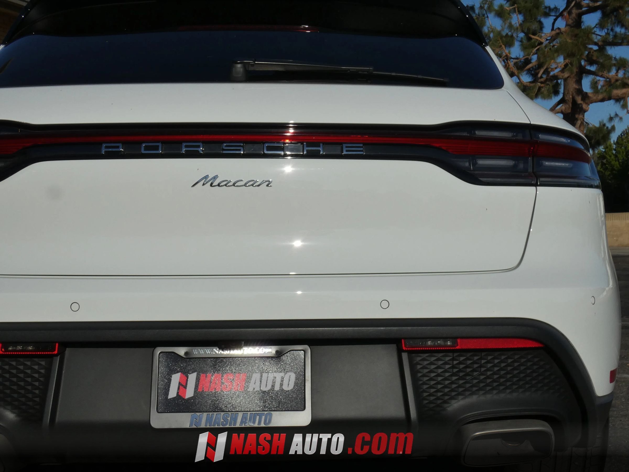 Used 2024 Porsche Macan AWD/4WD image 9