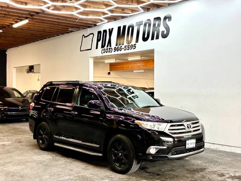 Used 2012 Toyota Highlander SE w/ Tow Pkg AWD/4WD image 1