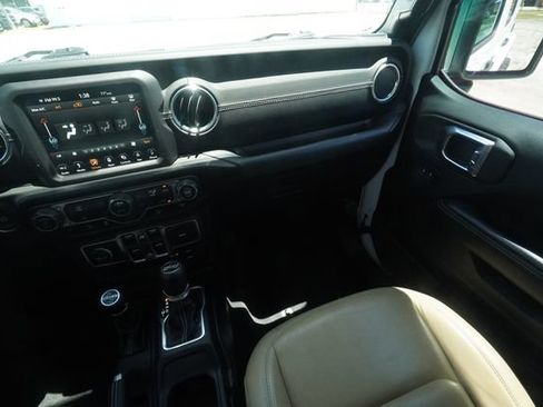 Used 2018 Jeep Wrangler Unlimited Sahara AWD/4WD image 25